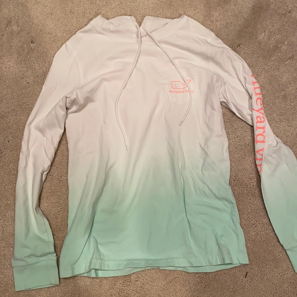 ombré vineyard vines long sleeve t shirt with a hood.
